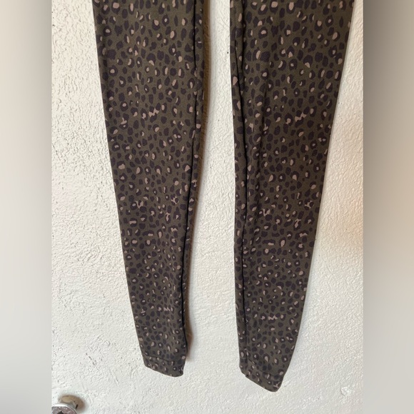 SPANX Look At Me Now Seamless Olive Leopard Leggings - Picture 12 of 14